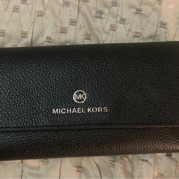 Michael Kors wallet /new - Picture 3 of 3